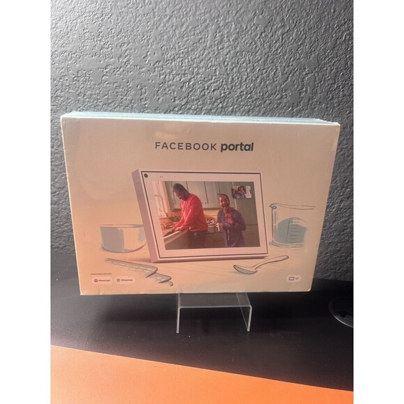 Facebook MetaPortal Smart-Video Calling 10” Touch Screen White - Picture 1 of 8